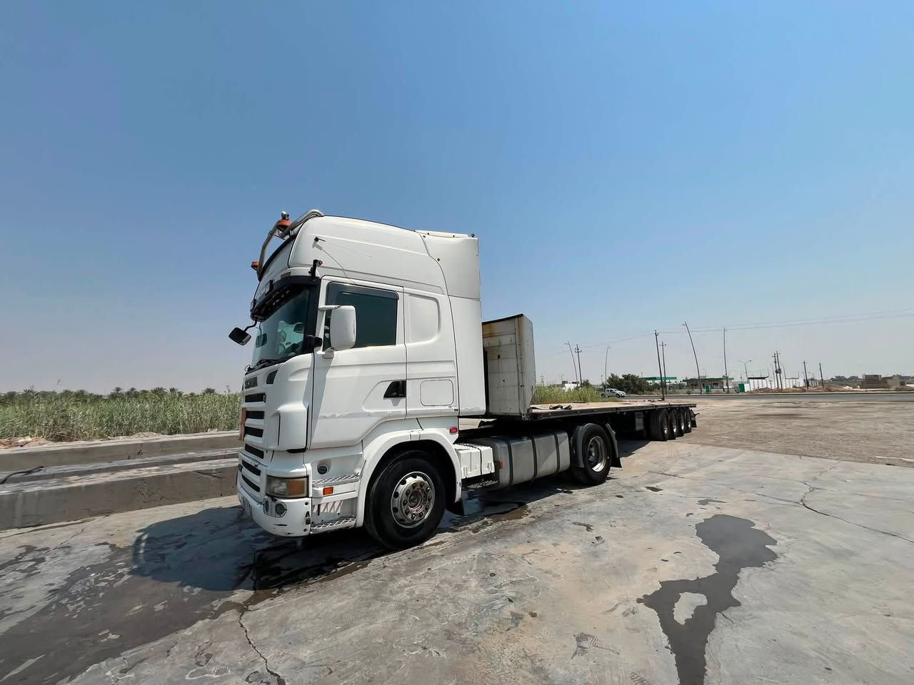 السلام عليكم شباب للبيع 

سكانيا موديل 2007 
سياره فول فول فول مواصفات ثلاجه ترايدر كير 1000اوتو ماتيك 

مكينه 470 انكشن دبل سوبر V6 

تخم تاير وراها عربانه أوربي 4محاور تايراتها نص عمر وفوك 

سياره جاهزه من الشغل بوجهك للشغل 

السياره موجوده بساحه المهندس اتصل ودلل 

*********** 

ملاحظه أبيع بدون رقم
