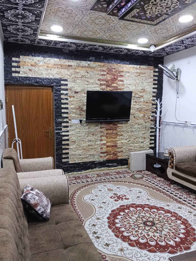 ✨أعلان بناية تجارية ركن للبيع بسعر مناسب✨
بناية بمساحة 100 متر مربع ركن  زراعي 👇
في ابي الخصيب ، حمدان ، كوت الصلحي ، خلف مدرسة الشهيد كنعان سالم العاشور  / رفح سابقاً
___________________
الطابق الارضي
يحتوي على محلات عدد 2
اسواق 7 * 6  
صالون حلاقة 3 * 6 
گراج  4 * 10
صحيات
____________________
اما البيت طابق اول
فوق المحلات بمساحة 100 متر
يحتوي على 
استقبال بمساحة  4 *6
موزع 3 متر
غرف عدد 2
اول غرفه بمساحة       4  *  5
ثاني غرفة  بمساحة. 3.5  *  5
وكذلك صحيات 2 متر مربع شرقي + غربي
مطبخ 3 *3.5
_________________
الطابق الثاني
بيتونه كبيره
سطح ، ستارة عاليه
_____________
السعر 95 
هاتف   ***********
