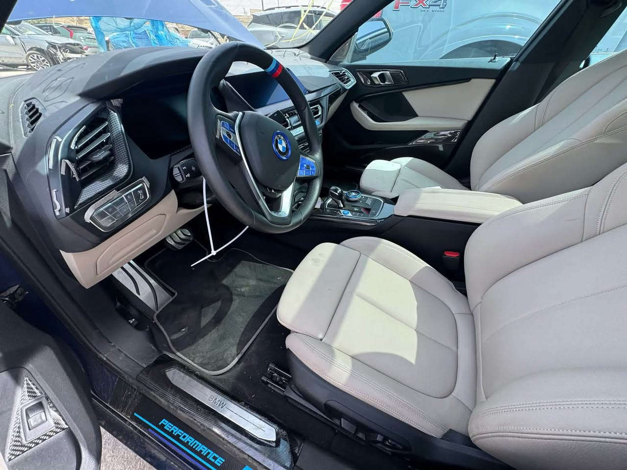 السلام عليكم BMW 228 x 2023 
السيارة محرك 2.0 تون تيربو 
فول فول مواصفات رقم بغداد باسمي 
لون جويتي داخل ابيض

وارد امريكي حادثة سطحي بدون دواخل بدون لغد بدون شاصي بنيد فقط مصبوغ بدون ايرباك

مكان السيارة بغداد حي القاهرة بيع فقط بدون مراوس 

السيارة جديدة جدا جدا جدا بدون اي نقص 

رادار امامي 
رادار خلفي 
رادار جانبي 
قيادة ذاتية 
حساس امامي 
حساس خلفي 
بصمة تشغيل وابواب وترحيب عند الاقتراب 
كامرة خلفية 
تحدبد مسار 
كشنات كهرباء 
تدفئة كشنات 
داخل متغير انارة بلادية 
سايد بريك بصمة 
كشنات خزن 
مري شفط 
نفطة عمياء 

رايدة ب٢١٠ عنواني بغداد حي القاهرة
***********
