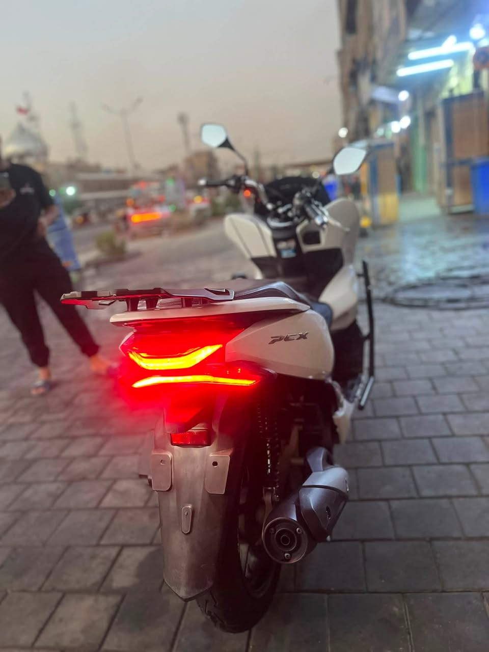 سلام عليكم PCX جيل الثالث  ياباني JF
مصارلهة هواي من نازله كفاله الدراجه كفر ومكينه لوك
ماشيه 34✅
الورقه مال مزاد✅
مكينه125✅
حساس ستان حساس ازدحام✅
المنفيس والكتلوكات والعدة هم وياها
السعر21مكاني بغداد مدينت الصدر  بعد سنه اذا كلولك مفتوحه ترجتع ماسنجر ممتواجد
شراي اتصل***********
