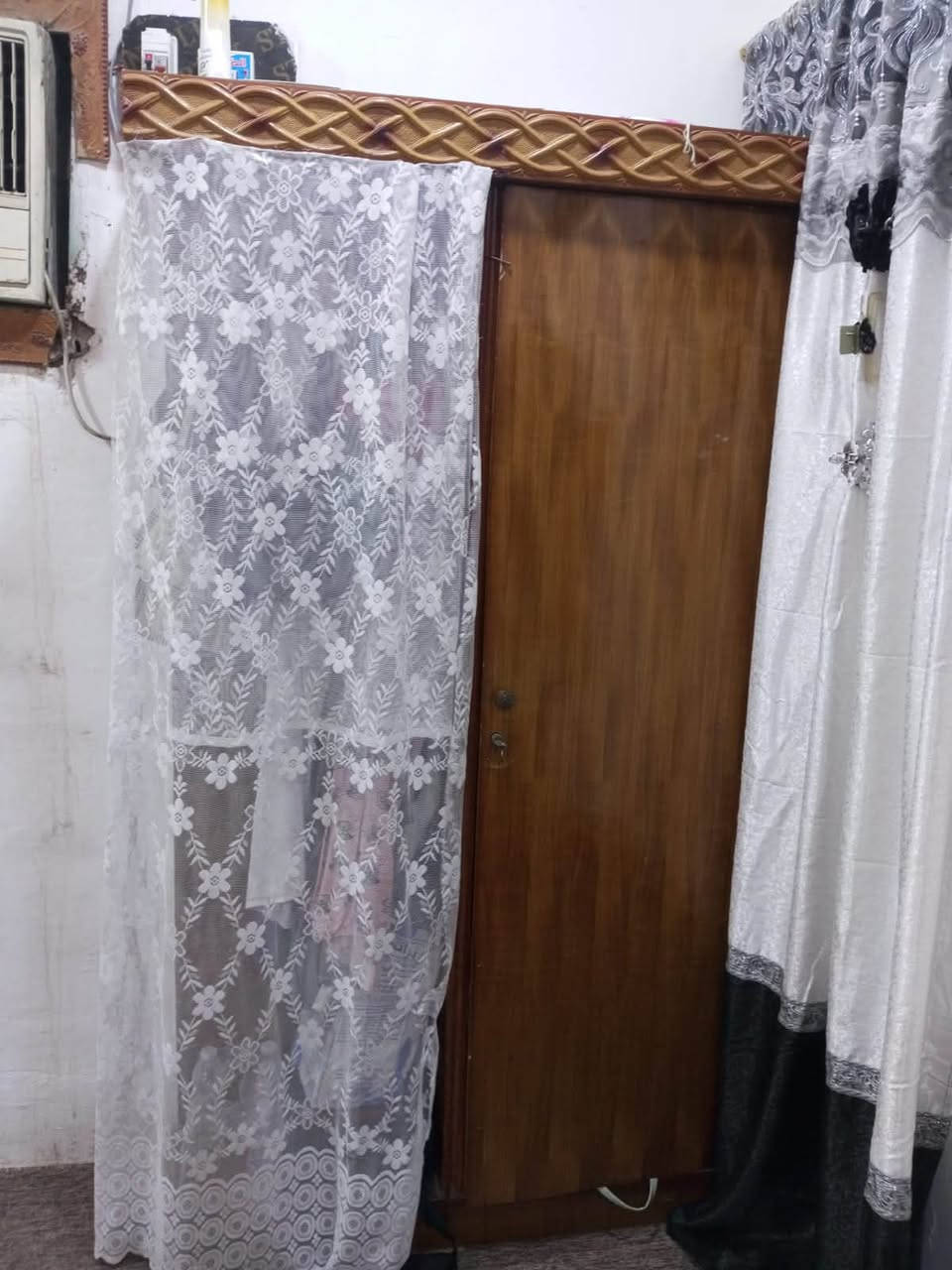 سلام عليكم عندي هاي غراض للبيع الجلسه 250 بيه مجال قليل.و الجربايه والزاويه والميز سعرهن  300
 ‪ ***********‬
اتصل هاذ رقم اذ شراي 

عنوان الزبير
