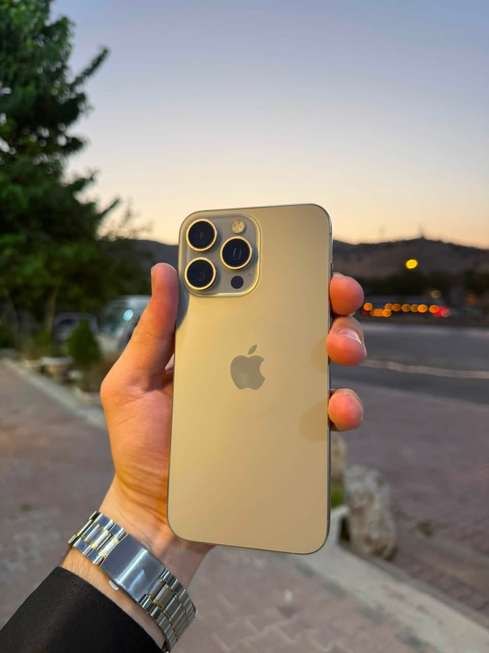 iPhone 15 pro max 📱
زۆر هەرزان 
%98 زۆر خاوێن 
پاتری 89 بیلادی 
تەنها سیمی قفڵە 
بەڵام بایپاس نیە بە دڵی خۆو فۆرماتیکە بە زەمان 
مۆبایلەکە 1TB
واتە 1024 گێگابایت 
نەکراوە دەسکاری نەکراو بە زەمان 
زەمانی یەک هەفتەی لەگەڵە 
کەڤەرێکی ئاوی شوشەیی ئەصلی هەدیەیە 🎁
 نرخی تەنها 610$ 
***********
واتساپ 📞
موشتەریت چات یان تێلبکە لە خزمەتتام ♥️

