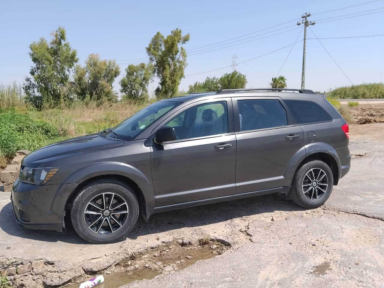 جورني موديل 2018
رقم دولي 
بدون إيرباك 
حادثها جداً بسيط جاملغ فقط 
كير ومكينة مكفولات 
تبريد 
تخم تاير 
حدادية جديدة  
سيارة جاهزة وخير من الله
السعر ١٢٨  
مكان السيارة ذي قار قضاء النصر 
***********
