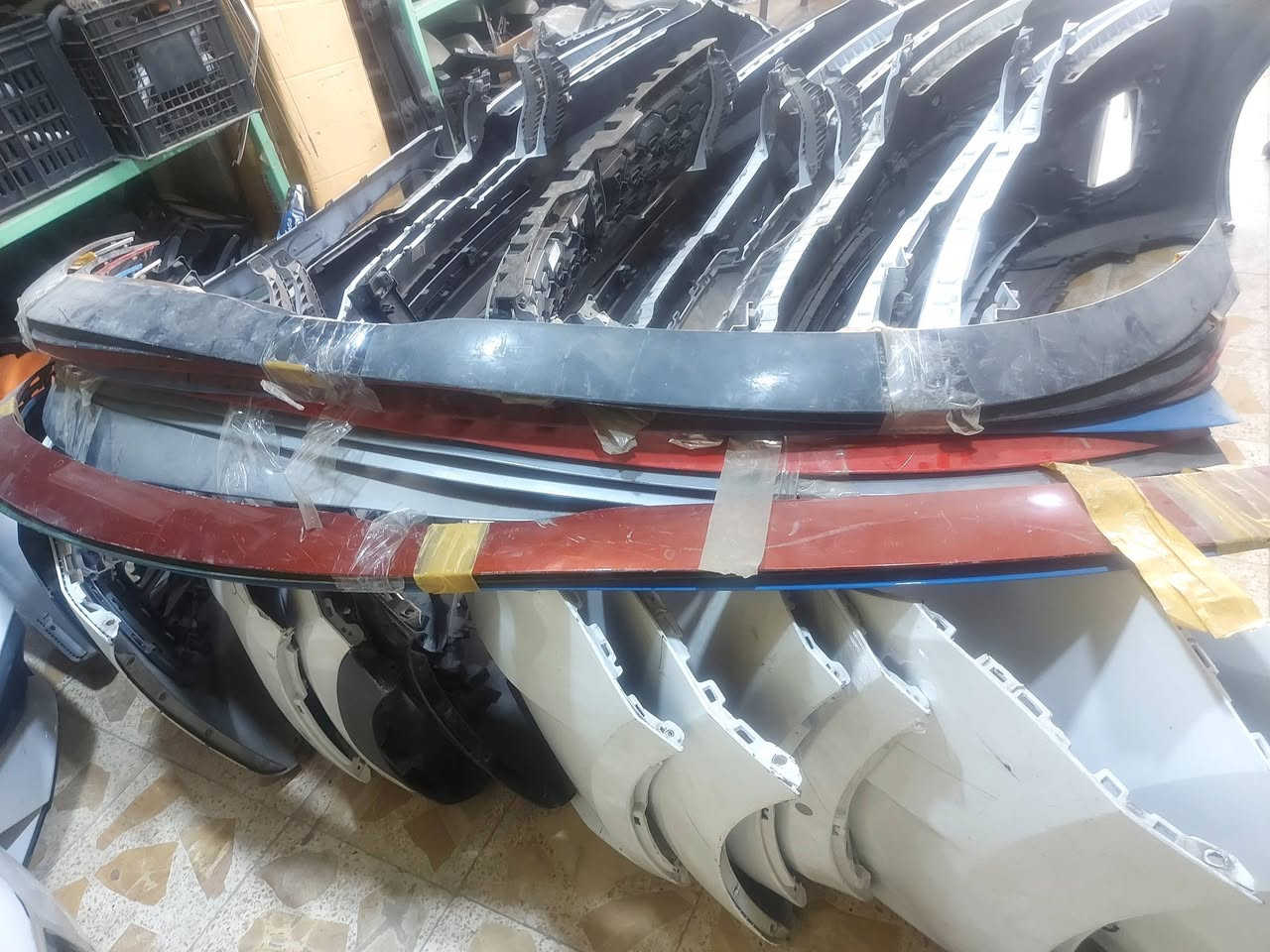 السلام عليكم متوفر بك لايتات صول ودعاميات خلفيه صول ومسطره التريشه اعلى الايتات  الي  بين البنيد والايت  جمله ومفرد للاستفسار رقم الهاتف  واتس اب ***********
العنوان كربلاء الحي الصناعي قرب الرايه 
محلات الملك

