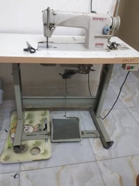 مكينه البيع  جديده مستخدمها قليل سعر 250 وبيها مجال ال200 قفلة  مكاني ...