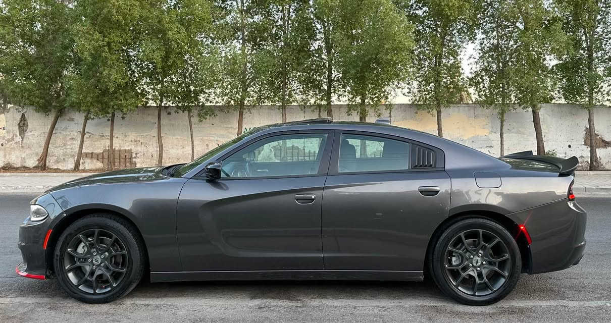 السلام عليكم 
دوج جارجر 2018 
مكينة 6 سلندر 3600 SXT 
4*4
بأسمي رقم جديد هزه جديده
كشن كهرباء
شفتات استيرن 
شاشة كبيره 
حساسات خلفيه 
ويل كب حجم 18 ابلادي
حداديه جديده 
مكينه  وكير مكفولات
السياره بيها دعامية صبغ 
ومكانين بارد
السعر 163 وبيها مجال شي قليل
مكان السيارة بغداد العامرية
***********
*********** بغداد, العراق

