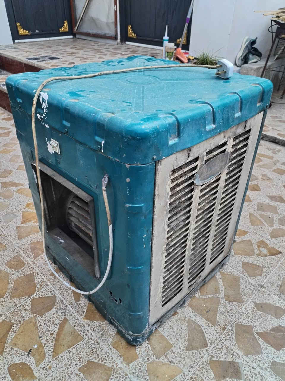 مبرده حجم واحد ونص شغاله كامل ماطورها كبير ابو حركتين سعر 45 قفلها مكان جانب الايمن
***********
***********
