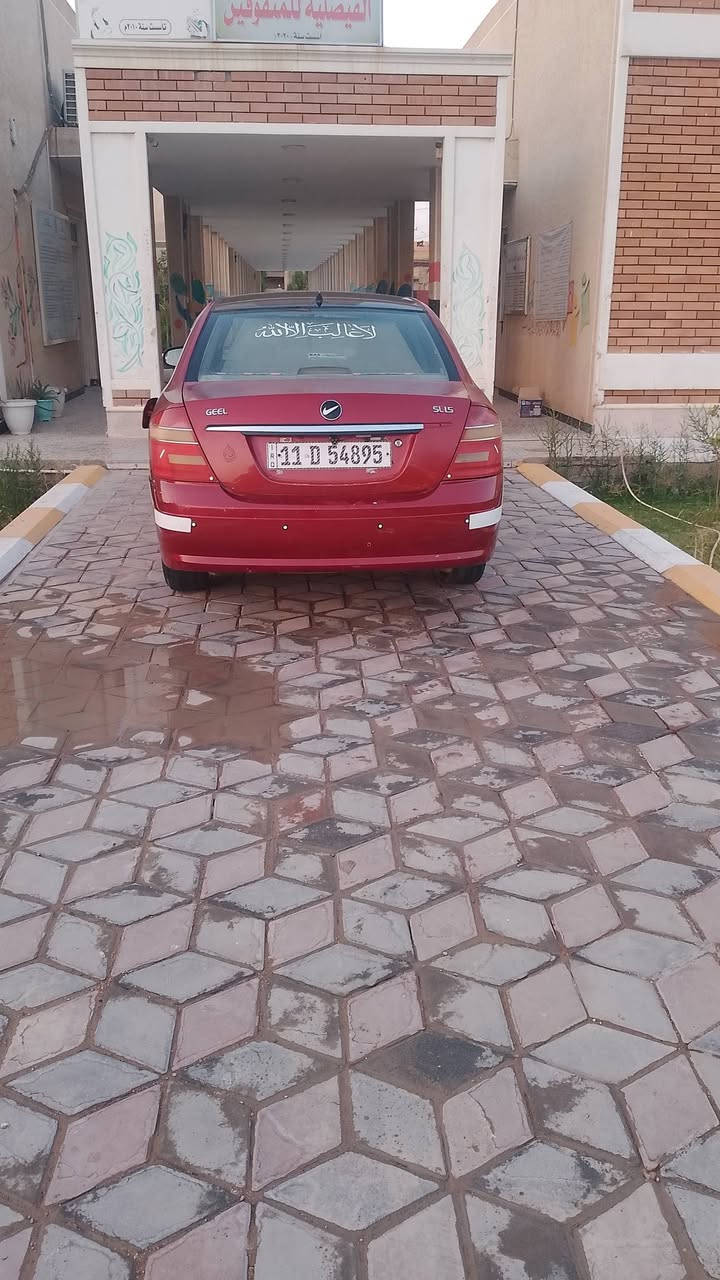 جيلي موبل موديل ١٢ سياره جاهزه وحلوه رقم بغداد وبسمي سنويه ٢٨ مكفوله من الضربه والكصه دوس مصلحات مصبوغه حزام اثر جراد فقط منضومه تبريد جديده كامله تبريد ثلج كير حاويه جديد مكينه بيه ضعف رنگات بس حداديه جديده تخم تاير كامره وشاشه سياره بسمي ***********
