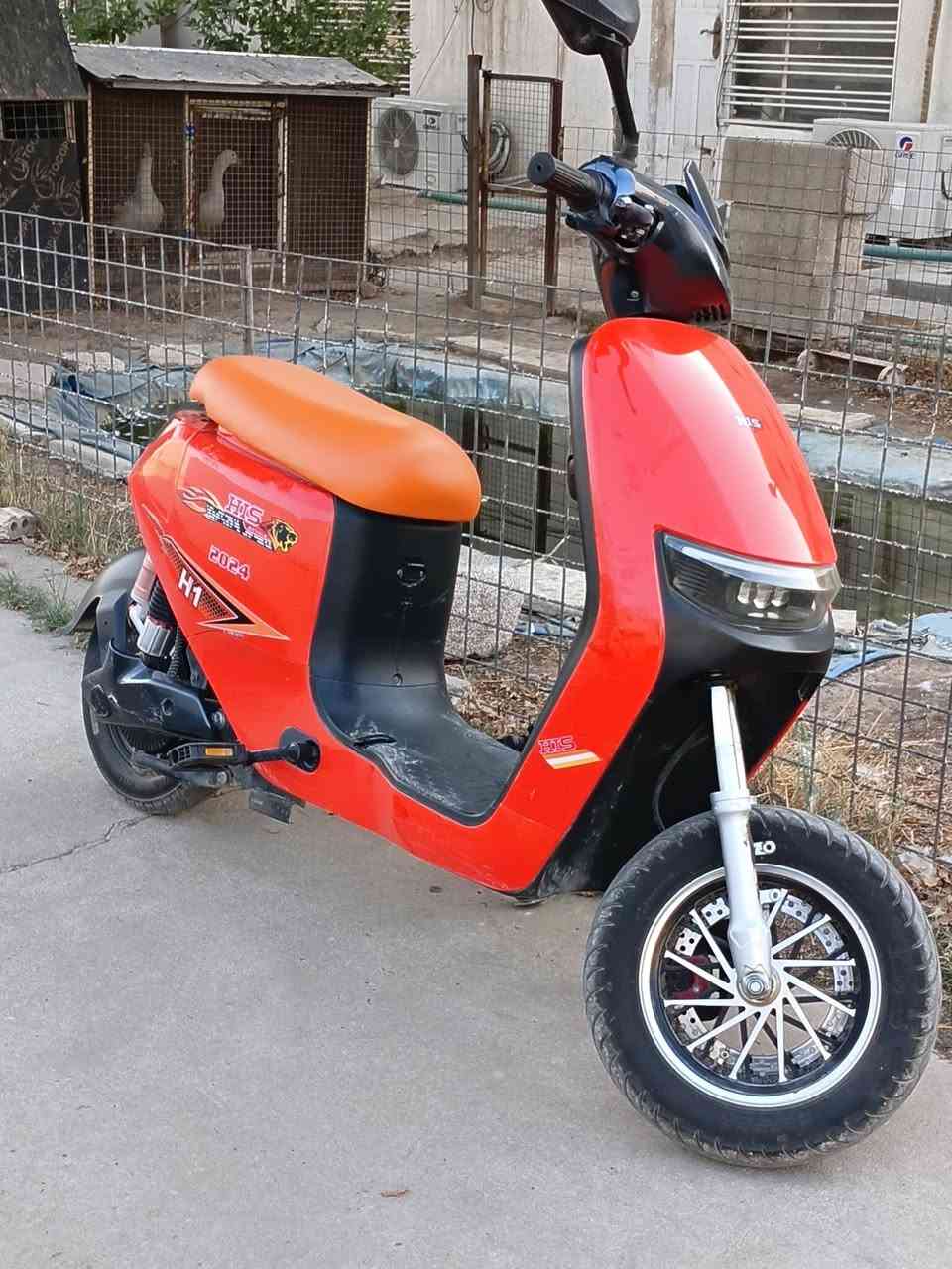 للبيع HIS السعر  375  
5 بطاريات بالكارتون تايلج الريان 
ملف حجم 1000W
اربع سرع 1_2_3_4
اللون برتقالي 
شاحنة سريعة اصلية 
مع ملحقات صندوق كبير وسبايدر خلفي جاملغ امامي 
عنواني بغداد الزعفرانية . ***********
