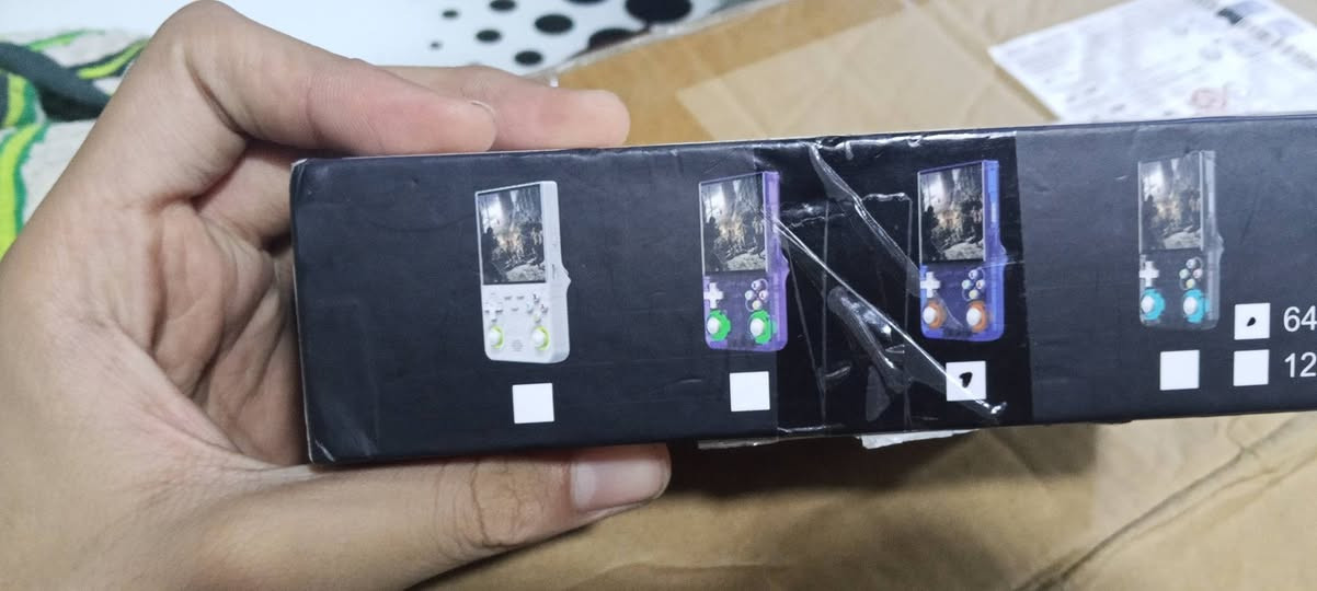 جهاز العاب 
بي محاكيات كلش هواي 
ps1 
ps2 
psp seag 
شاشته  full hd 
قطعه مرتبه سعره 45
***********
