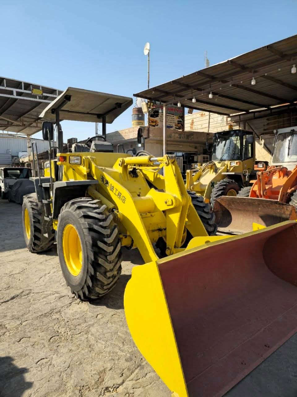 كوماتسو w100 دخول جديد 
نضيف جدا 
عنوان نجف معارض القديمه 
لاستفسار ***********

