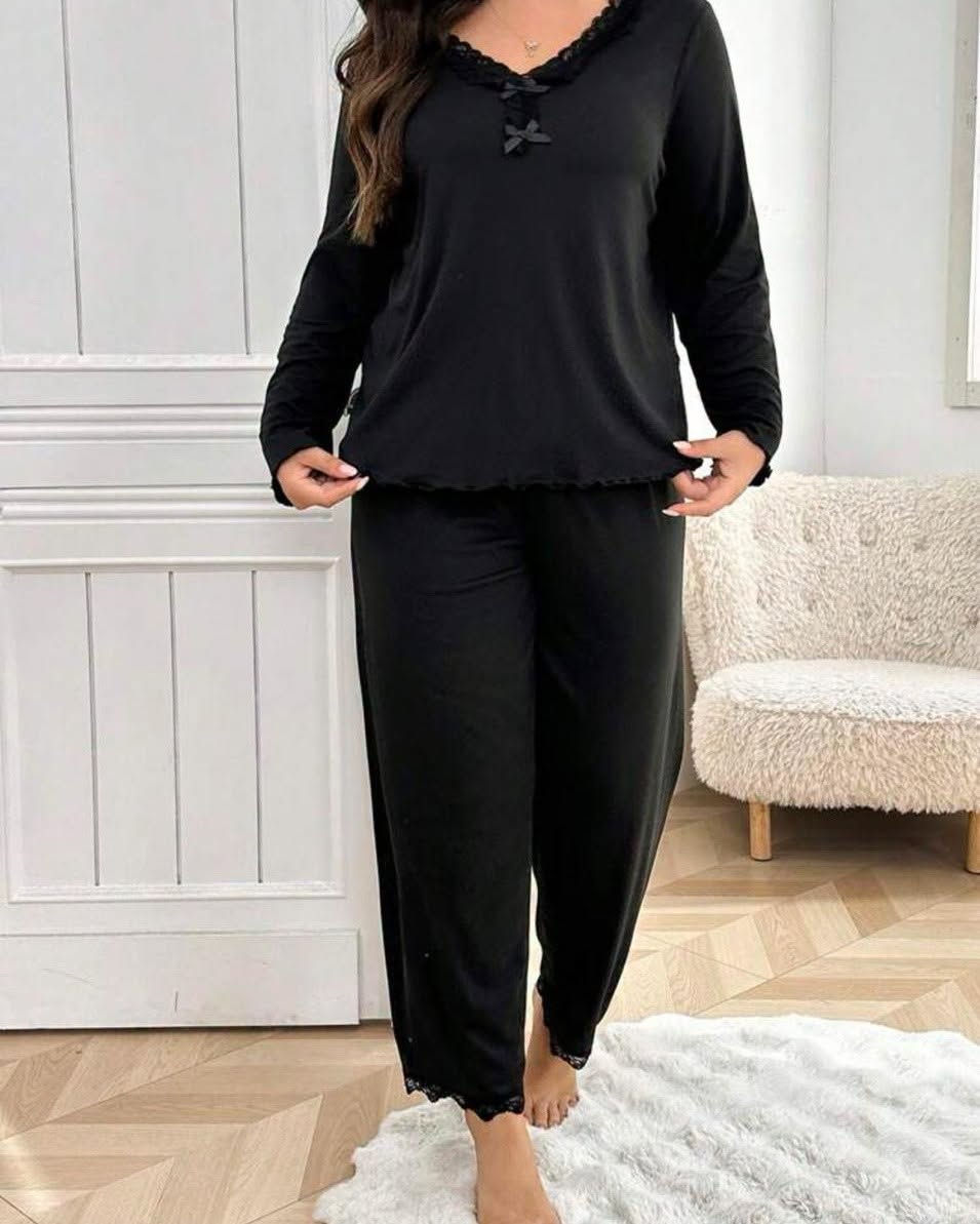 جملة ملابس الغالبي 
سعره درزن 65🔥🔥
ربط قناة https://t.me/chkso12

نص مكتوب في الصور:
- MOD:
- 2002
- مجمع الأميرات
- MOD: 399
- ٥:٤٢ م