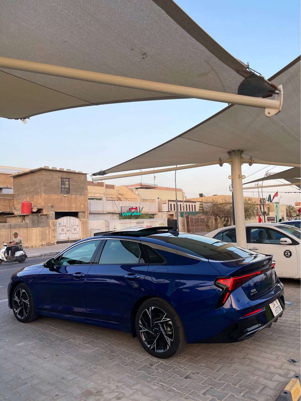 كيا K5 Gt Line 
مكينه 2500 تنفس طبيعي 
موديل 2025 ماشيه 3 الف فقط بعدها بحالة الوكاله 
سياره جديده كارتون بمعنه الكلمه
رقم بصرة حره تحويل ثاني يوم 
رقم وسنويه وهزه كله جديد
الون جويتي 
كفاله عامه من دعاميه للدعاميه كفاله حته من البارد 
فقط تقرير ( شغاله ) 
نقص برغي مابيها جاهزه كامله 
المواصفات : 
بنوراما
تدفئه كشنات 
شاشه كار بلي ايباد
رادار امامي 
نقط عمياء رادار جانبي
وقوف ذاتي + حساسات امامي خلفي 
تحديد مسار وعدم الخروج من المسار 
سايد بريك بصمه 
كامره خلفيه بلاد 3 وضعيات 
اوتو هولد 
درايف مود 4 وضعيات قياده 
سماعات BOSE 
كشنات Gtline اسود وابيض 
ستيرن حرف D 
لد خلفي 
تشغيل عن بعد 
دبل جام
سياره بيها هواي مواصفات غير مذكوره 
# مكينه كير حداده كفاله كفاله 
تايرات بلاد مال شركه
السياره كلها على البلاد حته سبير والعده بلاد 
كتلوكات الشركه بيها 
السعر : 203 وبيها مجال لشراي 
رقمي : *********** البصرة, العراق
