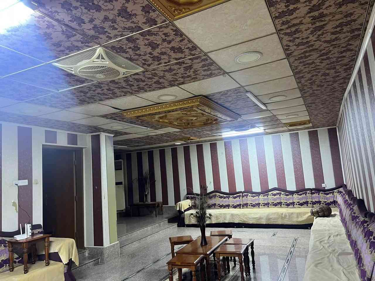 � بيت للبيع – حي السكك

📍 الموقع: حي السكك
📐 المساحة: 612 م²
📏 الواجهة: 20 م
📏 النزال: 30 م

🔹 الطابق الأرضي:

* مطبخ حار
* مطبخ بارد
* استقبال
* غرفتين نوم
* صحيات داخلية عدد 2
* صحيات خارجية عدد 1

🔹 الطابق الثاني:

* غرفتين
* مطبخ
صحيات

✨ بيت بمساحة واسعة ومواصفات مناسبة للسكن والاستثمار، في موقع مميز بحي السكك.

📞 للاستفسار: ***********
🏢 مكتب الحبيب للعقار
ثقة… خبرة… والتزام

نص مكتوب في الصور:
- مكتب الحبيب للعقار
- ***********
- مكتب الحبيب للعقار ***********