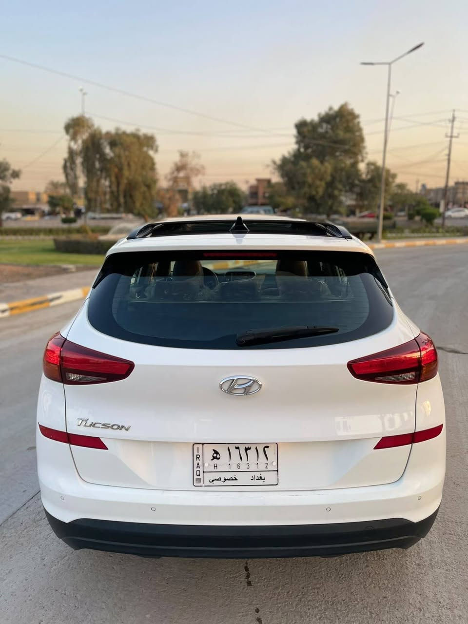 السلام عليكم

توسان 2020 خليجي  / بانوراما) 🚗

​المواصفات:

​الموديل: 2020 (وارد خليجي)

​المسافة المقطوعة: 100 ألف كم

​المحرك: بحالة ممتازة جداً

​الكير: بحالة ممتازة جداً

​ (الكشر): نظيف جداً

​🌟 أبرز المواصفات والتجهيزات:

​سقف بانوراما
بصمه 👍 

​مرايا شفط 

​تحكم كامل بالستيرن
كشنات جهتين كهرباء 

​كاميرا خلفية + حساسات خلفية

​وباقي المواصفات المعروفة لهذه الفئة

​الضرر:  باب السايق ولباب وره السايق صبغ 

​💰 السعر المطلوب: 165 ورقة
مكاني بغداد الدوره 

*********** بغداد, العراق
