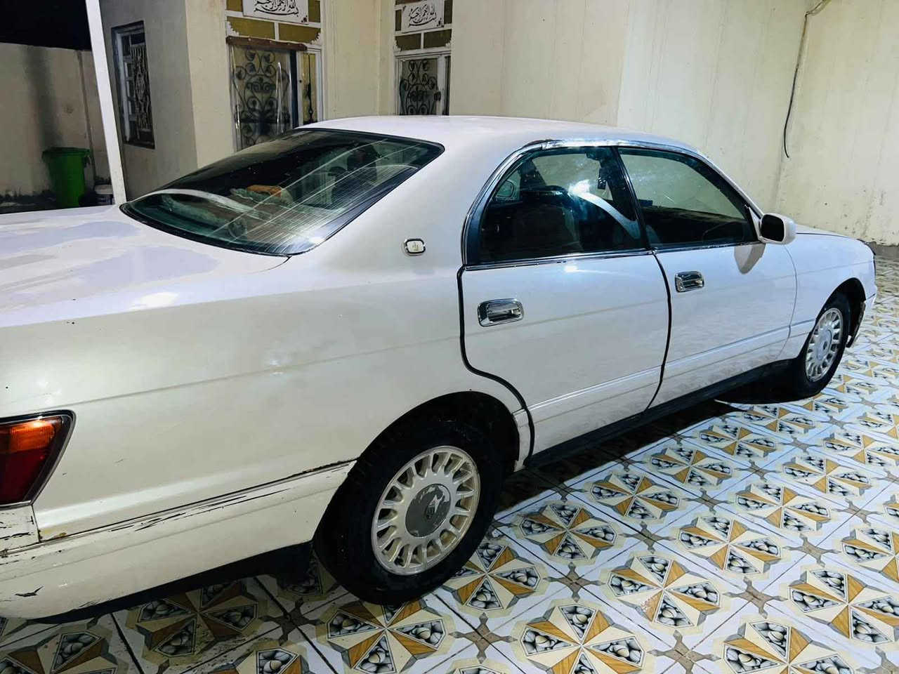سياره كراون بطه منفصل موديل 1992 بصره
سياره حلوه تبريد شغال شاشه 
تخم تاير جديد .

محرك 2500 بلاد .السعر 35 وبيه مجال.
بيهه كصه بجم فقط.
 سنويه منتهيه 2021وباقي  التفاصيل على الاتصال
*********** Singapore
