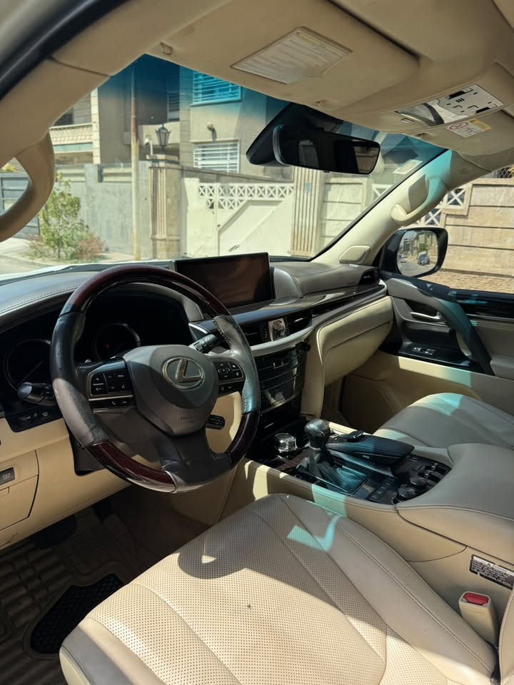 للبيع لكزس LX570
موديل 2017
بريم فول مواصفات 
مكفوله من الصبغ من الدعاميه للدعاميه
ماعدا بارد شبر بلباب الخلفي
السياره ماشيه ..98  الف حقيقي 
مغلفه ppf 
داتا شو
حساسات اماميه خلفيه
جكات
لايت متحرك 
تخم تاير جديد
صندوق خلفي كهرباء
تشغيل عن بعد
تلث شاشات
مكان السياره بغداد الكاظميه 
***********
