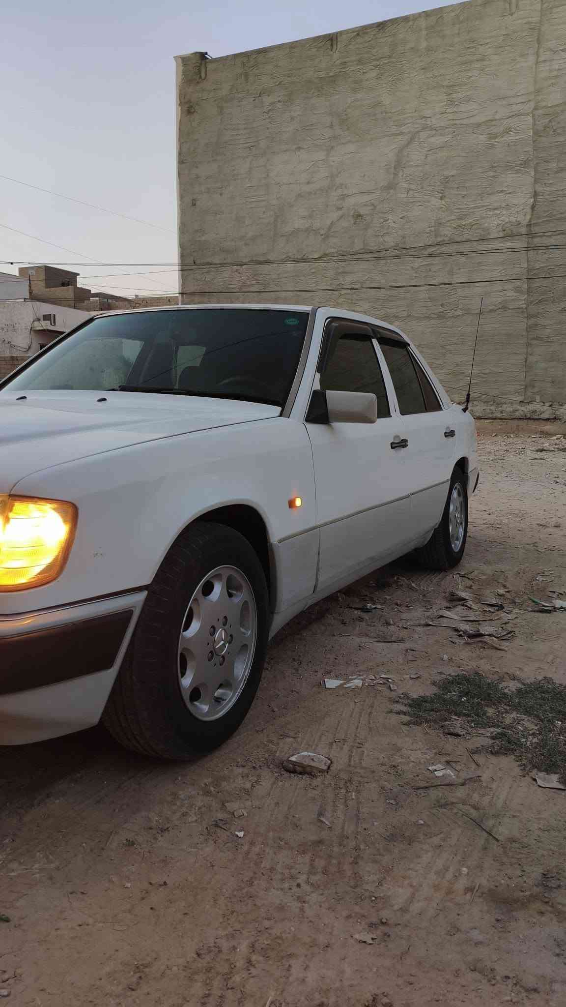 السلام عليكم للبيع
مارسدس دب w124
موديل 1987 محدث 91 
محرك 2500 vvti ، كير محرك مكفول 
تبريد تدفئة شغالة كهربائيات شغالة 
غرفة كلش نظيفة موضحة بالصور 
رقم اربيل بأسمي سنوية الى 2029 
مكان السيارة صلاح الدين تكريت 
السعر 63 وبيها مجال
 للتفاصيل اكثر الاتصال ***********
