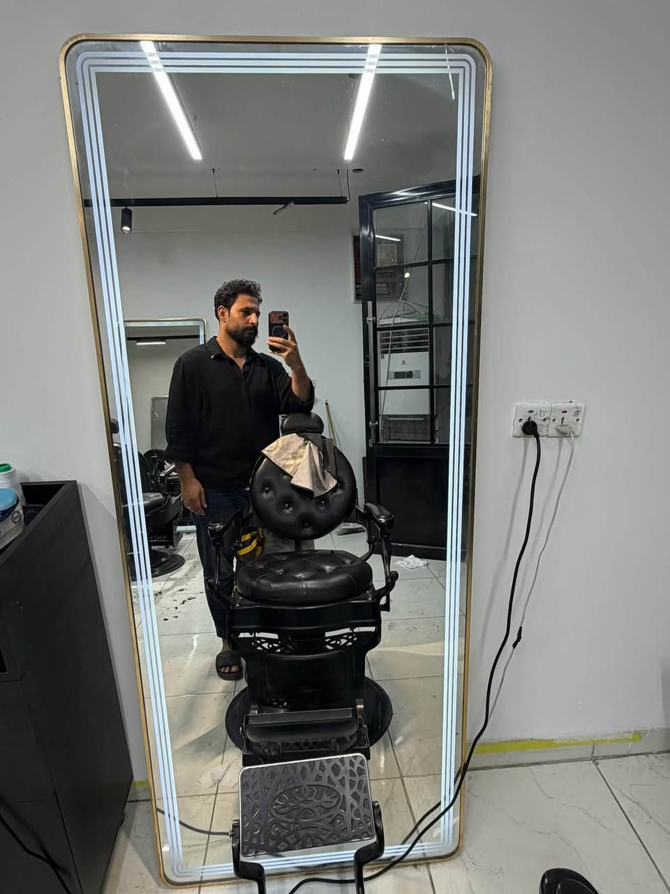 مرايات عدد 2 للبيع
ارتفاع 2 متر 

عرض 90سم

دزاين تركي درجه اولى 

وحده بيها فطر بسيط مماثر ولا مبين موضح في الصوره

ثنينهن ب350الف وبيهن مجال حق الجيه 

كربلاء _سيف سعد 

***********
