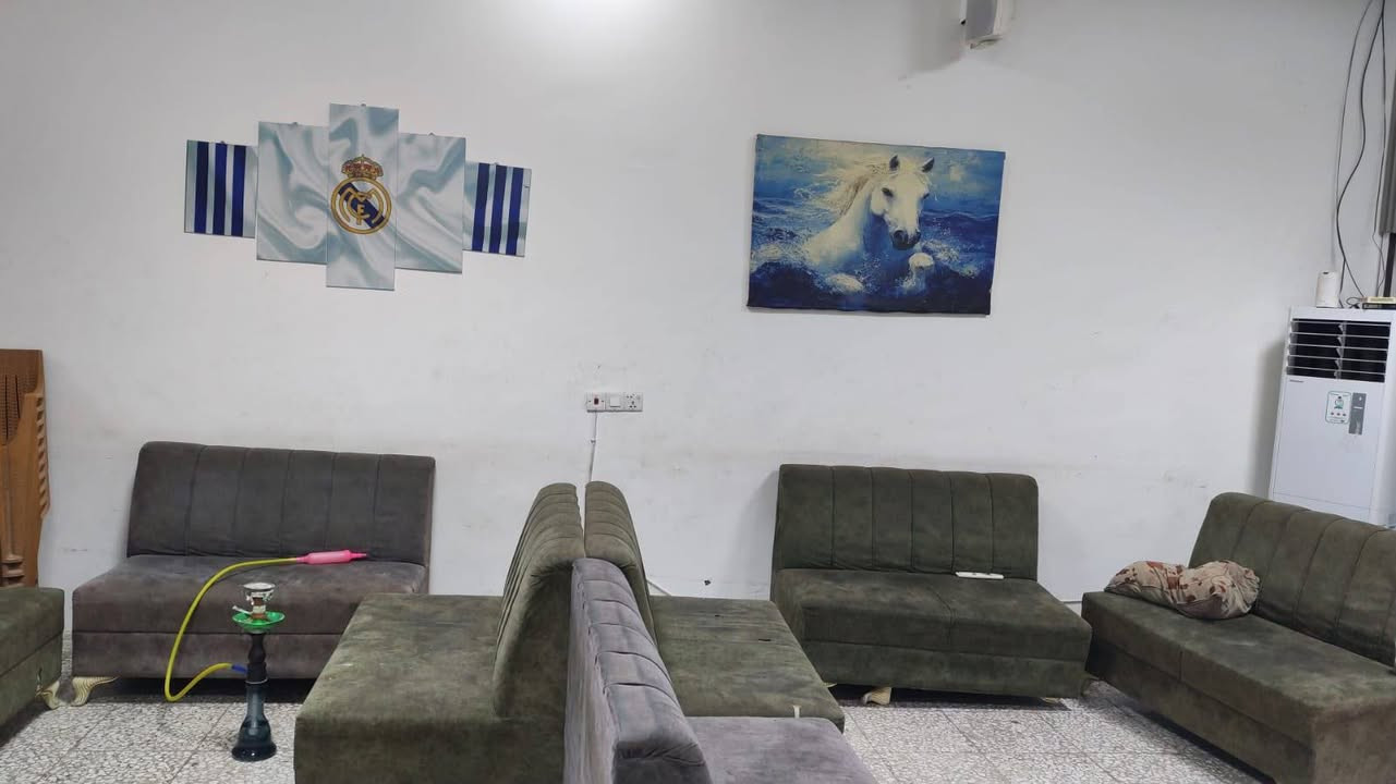 سلام عليكم كوفي للبيع مكان بغداد حي أور مساحه ٢٠٠ كوفي كامل من كلشي وسعر مناسب للاستفسار 
***********9
