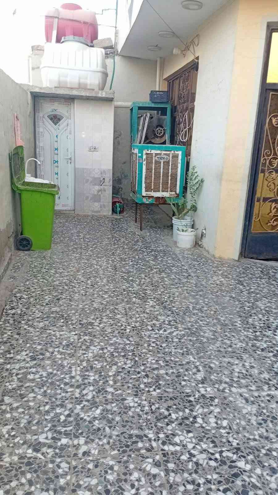 بسم لله الرحمن الرحيم 

بيت للبيع مع الاثاث مساحة 200 متر البناء طابوك في منطقة حي البتول الزراعي شارع شمر البيت كامل وخير من الله.  الاتصال على هذا ***********  وبي وات
