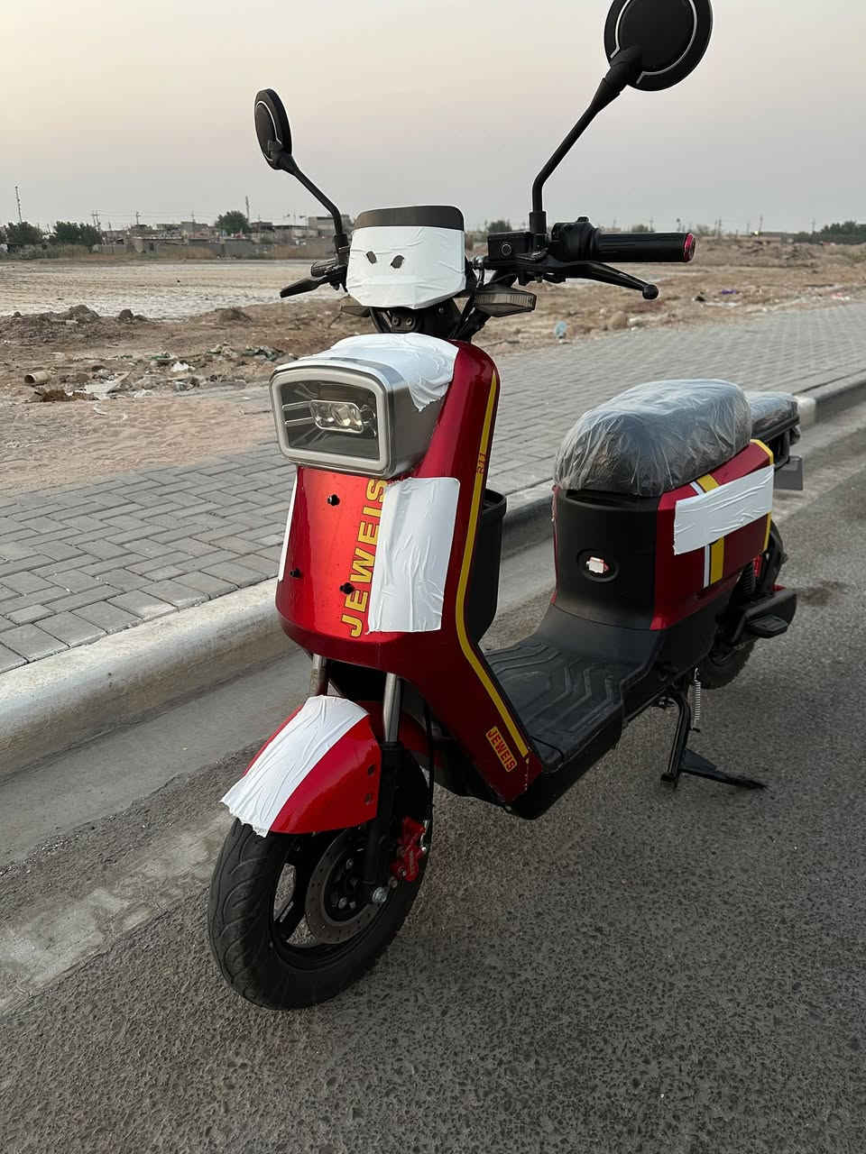 السلام عليكم من رخصت صاحب الكروب
عندي R11 موديل2025
شغالة من كلشي باتريات جدد 5 
32 امبير 
للبيع سعر 390 وبيها مجال للشراي 
ه ***********

#الجميع
