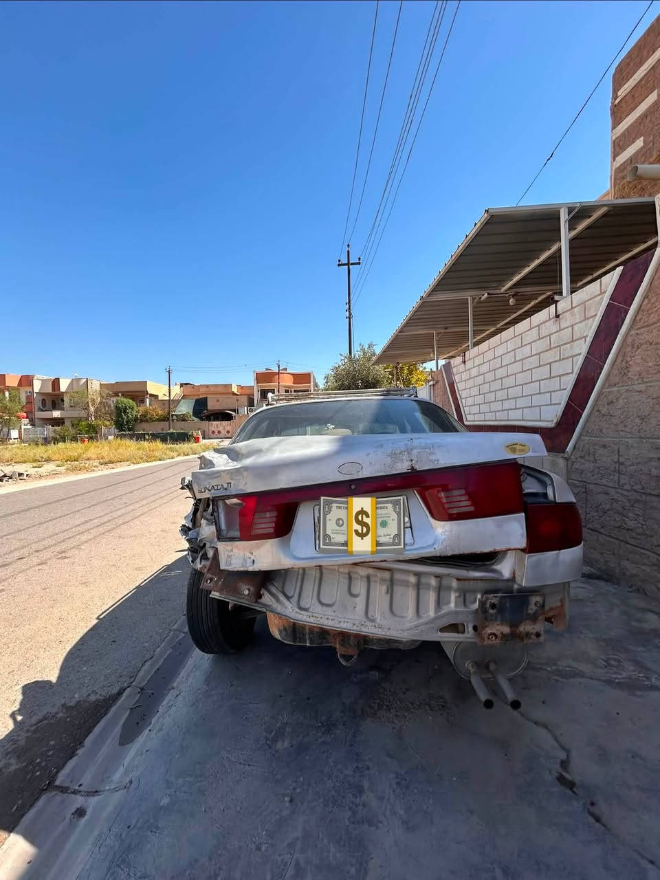 السلام عليكم 
سوناتا (2) موديل(94)
للبيع على حطتها على هذه الحادث 
السياره نظيفه وجديده
مكينه صافيه خير من الله
كير خير من الله
تخم تاير جديد 
ويل كاب
رقم بغداد المانيه 
سنويه بسمي لل28
رقم صاحب السياره :***********
مكان السياره ديالى هبهب
السعر :28
