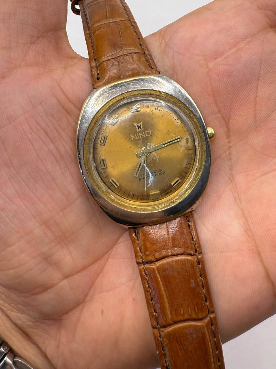 نينو
سويسري
نصب تكويك / اوتوماتيك 
قطر 40
سعر القطه 40 
القطعتين 75
