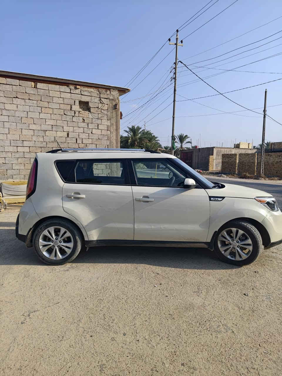 سلام عليكم
صول ٢٠١٦ 
سونار كامل عندي الها 
مابيها مواصفات داخلها نظيف بيها ملاحظات من الخارج 
الي يريد تفاصيل او يتواصل يجي واتساب ***********
