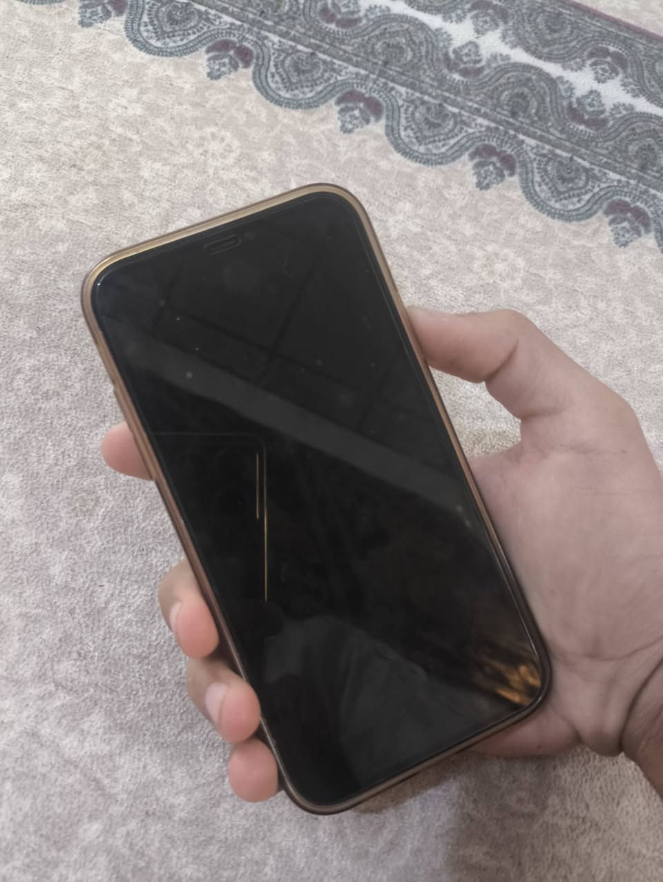 آيفون ١١ عادي • ذاكرة ٢٥٦ • محور ١٧