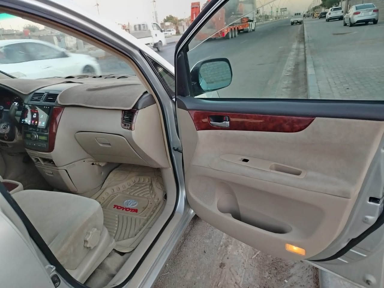 السلام عليكم سياره ابصم نوع2001 للبيع مداور ثاني يوم(ما معلايه اصل2001)
1-سنويه بأسمي 
2-مكينه جديده 2400 گير 5نمر خير من الله
3-تبريد ثلج قبل يومين مبدل منظومه تفصيخ
4-راديتر مكينه جديده داخلهه ماي اخضر وراديتر تبريد جديده
5-درايم شفت جديد تفصيخ
6- تايرات جدد
7-باتري جديد
تجي وتشوف بعينك ما احجي ترايك البغداد رايح جاي ما تطفي سويج السعر120 وبيهه مجال 
للأستفسار:***********
