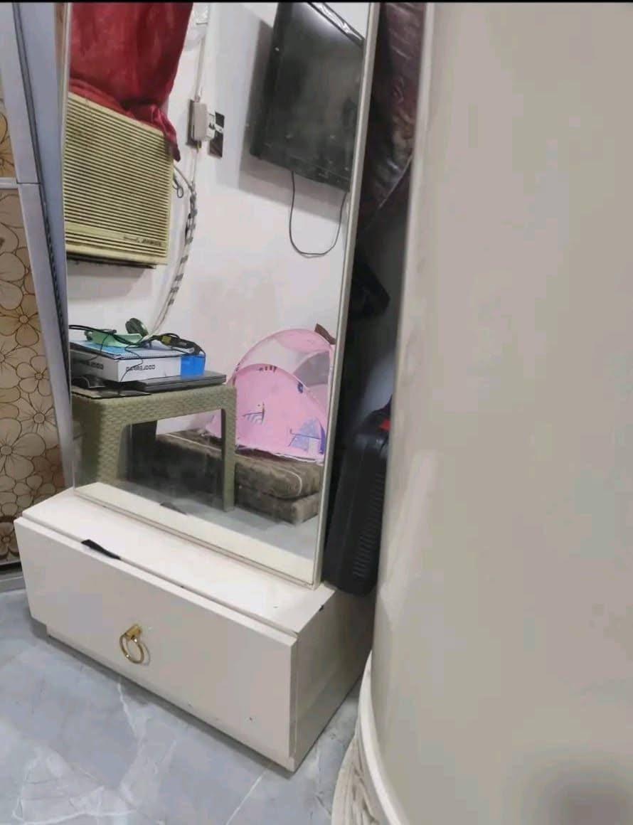 سلام عليكم للبيع غرفه نوم نضيفه  مستعجيل ب600وبيها مجال العنوان النجف, 8قطع نضيفه مابيها شي الرقم ***********
