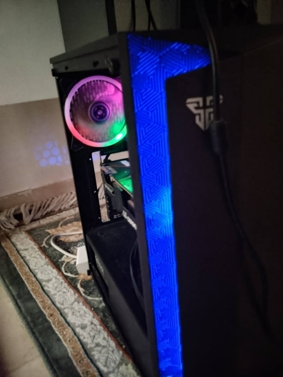 السلام عليكم ورحمه الله وبركاته 
تجميعه pc للبيع 
المواصفات :
Core i7 8700k oc 5ghz معالج جبار
Gtx 1070 ti 8gb Asus cerberus كارت شاشه جدا قوي 
Ram 16 giga ddr4 
Ssd 256 
Hhd 2tb 
Rog strix b360 rgb 
Case fentech
مواصفاته جدا قويه والقطع نظيفه استخدام قلبل وتشغل جميع العاب على اعلى اعدادت وفريمات عالبه وتفيد للتصميم 
وياها كامل ملحقات كيبورد ماوس سماعه مابك ماوس باد 
السعر 600 الف مكاني النجف الاشرف
