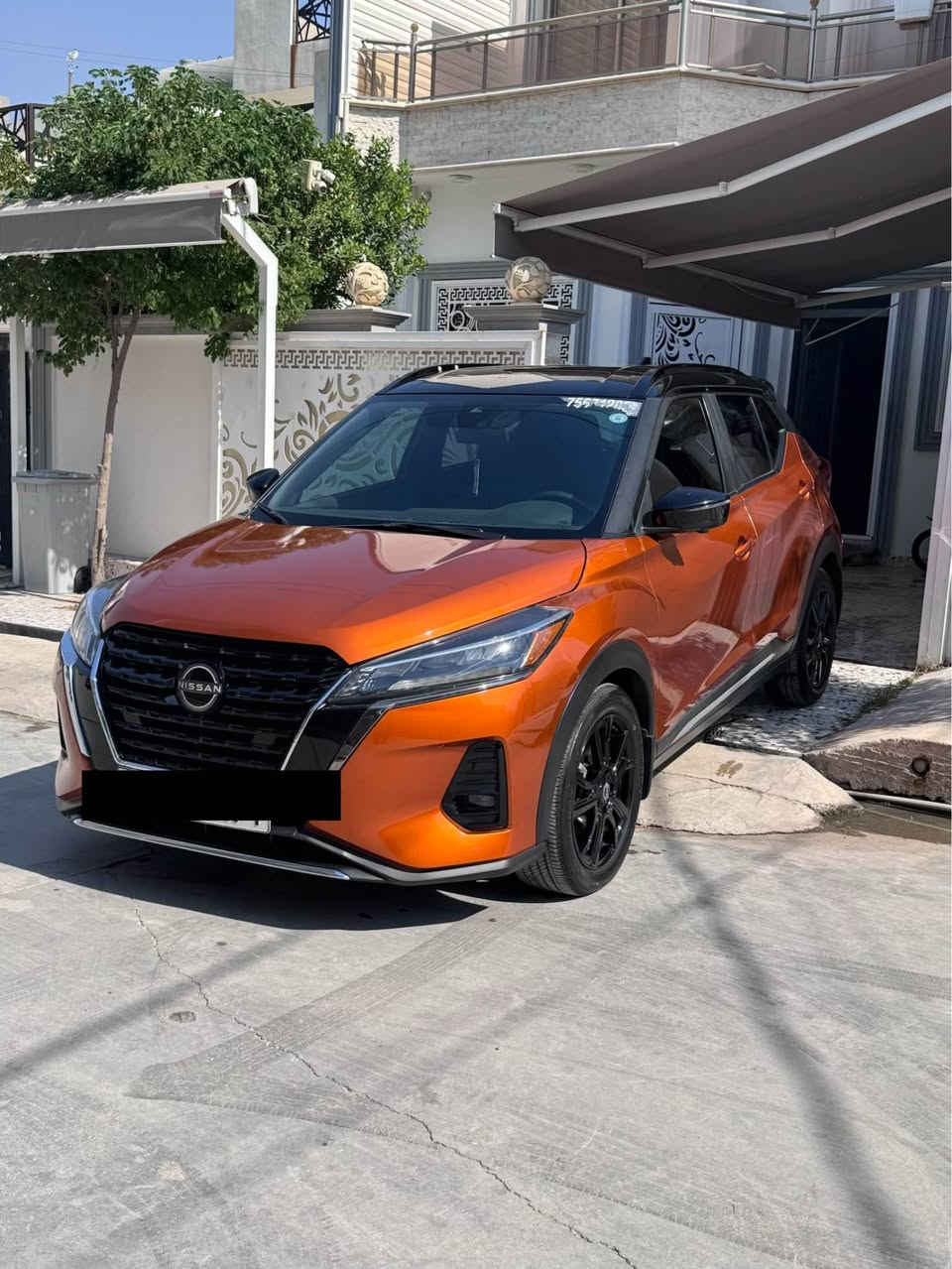 Nissan kicks 2023 sr فول مواصفات 
جلد
٤ كامرة ٣٦٠ درجة 
رادار امامي
رادار جانبي 
حساسات خلفية 
سماعات Bose 
ضرر فقط بونيت ضرر كلش بسيط 
ماشي ٣٤ ألف ميل
مكان كركوك 
مرقم جديد شرط تحويل 
سعر ١٤٧ وبي مجال 
رقم اتصال *********** كركوك, العراق
