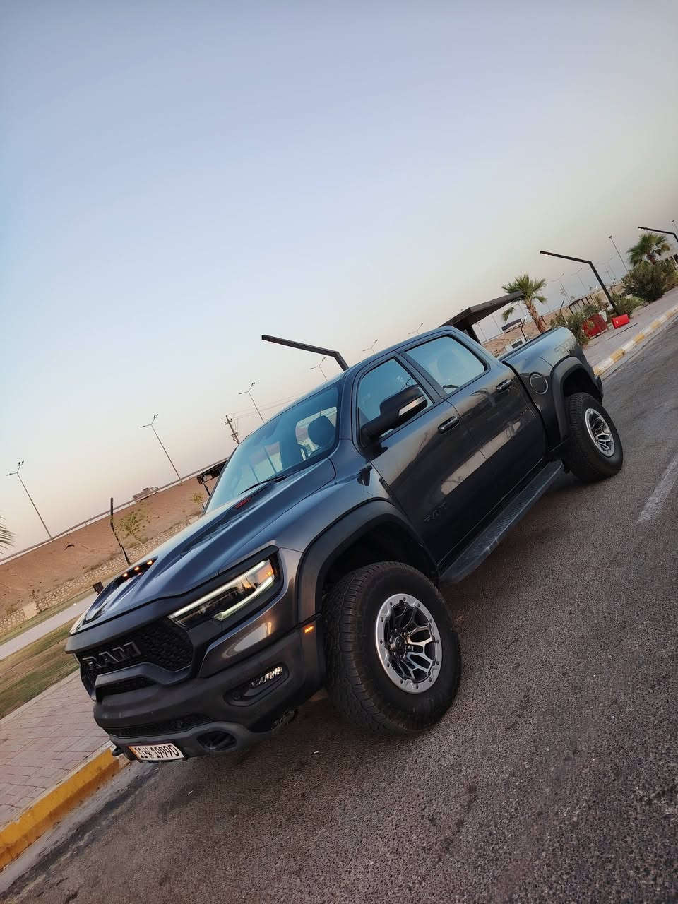 سلام عليكم
للبيع

 دودج رام TRX 2021 امريكي

دودج رام TRX سوبر جارج موديل 2021 ،  بمحرك V8 6.2L SUPERCHARGED، كلين ومكفولة كفالة عامة.

ماشيه 53 مايل. 

المواصفات:

* V8 6.2L SUPERCHARGED.
* 4 كشنات جلد كهربائية.
* تدفئة وتبريد للكشنات الأمامية.
* كشنات خلفية تدفئة وتبريد.
* كشنات لون أسود بتطريز أحمر.
* كشنات بذاكرة.
* جلد طبيعي 
* كامرات.
* حساسات أمامية وخلفية.
* رادارات أمامية وخلفية وجانبية.
* رادار بالمراية.
* ستيرن تدفئة وتحكم.
* شاشه كبيرة.
* شفتات سرعة.
* أضوية بالمرايا.
* سكليتر كهرباء.
* نظام صوت Harman/Kardon.
* دفع رباعي 4×4.
* أنظمة قيادة ومساعدة متعددة.
* مثبت سرعة.
* تحديد مسار.
* نظام تحكم بالتسارع من 0 إلى 100.
* لونج كنترول.
* صوت إكزوز رياضي مميز.
* وباقي المواصفات المعروفة للـ TRX.

🔒 المحرك والگير واير بشرط ما مفتوح.

السيارة حيل نظيفة، وكلشي بيها على بلاد جديد، وما بيها دينار مصرف، كاملة من كل النواحي.

السعر 49 وبيها مجال ان شاء الله 

📍 الانبار فلوجة

📞 ***********
