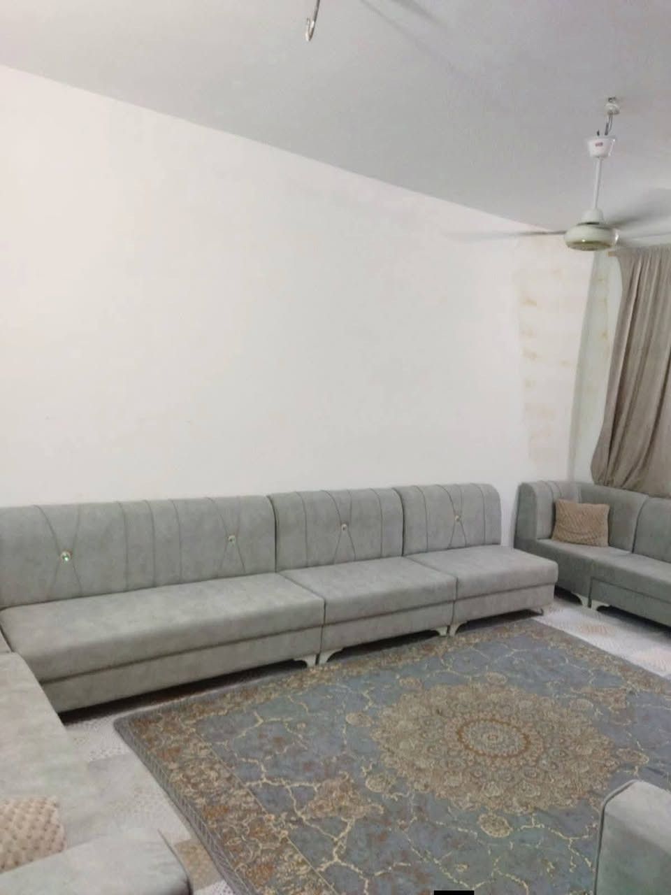 يا الله بيت للبيع 120
 سعر 33معه مجال 

 2غرفه نوم صاله مطبخ ستقبال صحيات داخل او خارج

بناء بلوك صب مسلح 

خدمات كامله مدرسه اهليه او حكوميه 

 العنون نجف الاشرف مقابل قرية الغدير الاولى شارع الصب 
للستفسار اكثر ***********
