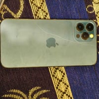 آيفون ١٢ برو • بطارية ٧٨ • ظهر مخدوش