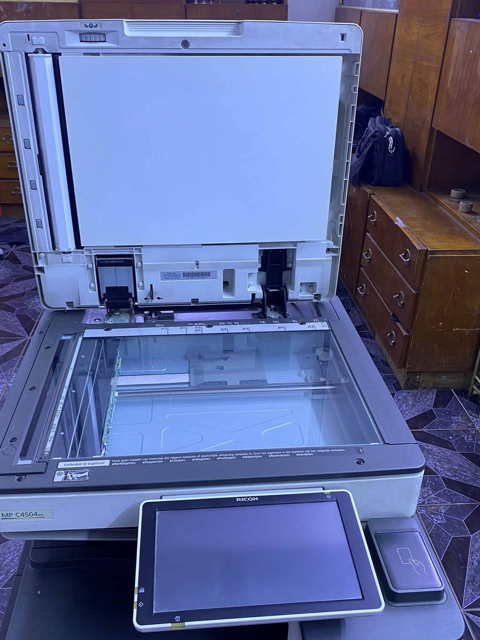 سلام عليكم جهاز ريكو C4504ex يسحب A3 -A4-A5 ليزري دقه عاليه استعمال قليل كلشي مابي الجهاز بعده جديد مكاني الكاظميه المقدسه 
 للستفسار ***********
