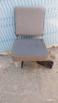 كرسي قلاب لبيع مكان حله نيل سعر 40وهذا رقمي 07746800242