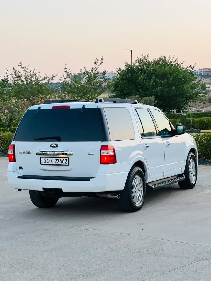 إكسبيديشن ٢٠١٣ • V8 ٥٤٠٠ • دبل 4x4