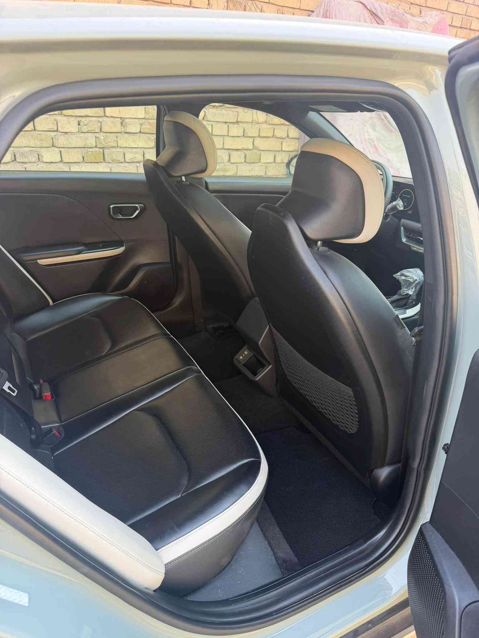 السلام عليكم
K4 2025 GT Line وارد امريكي 
الضرر تبديل بنيد 
بدون رقم 
فول مواصفات 
بصمه 
تشغيل عن بعد 
بونوراما 
كشنات كهرباء 
كشنات +جلد + تتفئه + تبريد 
شاشه دجتل 
رادارات امامي +خلفي + جانبي 
اشاير بل مري 
شحن لاسلكي 
لايت LED 
كشن خزن ميموري 
ماشيه 17 الف 
بعد مواصفات معروفة 
العنوان بغداد 
رقم الهاتف ***********
