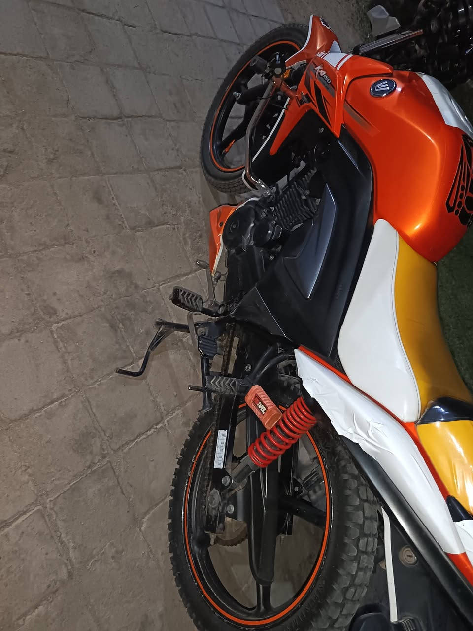 موطور هاوجي للبيع
موديل 2019 مكمرك 
السعر مليون او 550.بي مجال 
العنوان الرمادي 
***********
