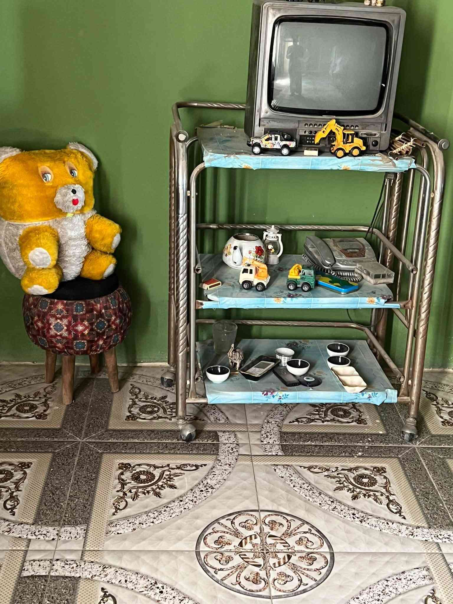 تلفزيون • ميز • صوبه