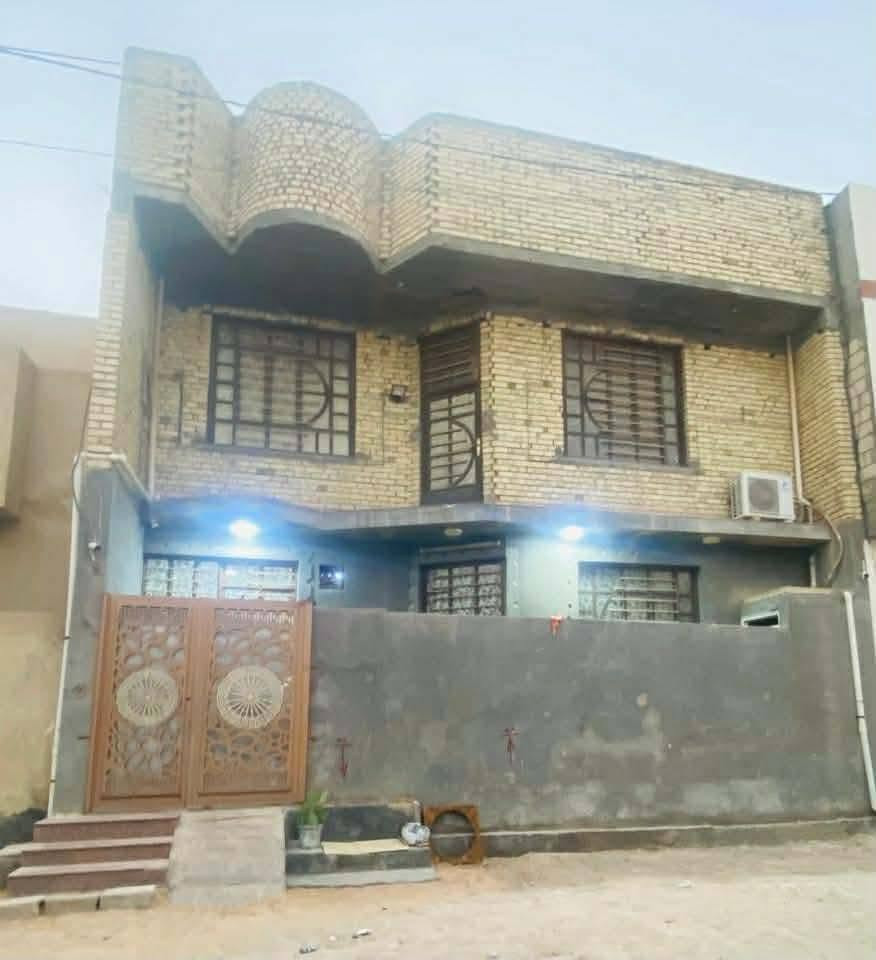 ياالله سلام عليكم بيت للبيع في المعملجي مساحه 108متر مربع
 طابقين بصف الركن الشارع الرئيسي 8 والشارع الفرعي الي بي البيت 6
عنوانه مقابيل الصناعه قرب جامعه الصفوه فرع نجاره القريشي بنصف الفرع بدايه الفرع علا الحر ونهايه الفرع علا الروضتين
بناء درجه اولى طابقين مربع 10*10 وثلاث غرف البيت طابو زراعي سند ٢٥ (سعر180وبي مجال) للاستفسار اكثر اتصل ***********
