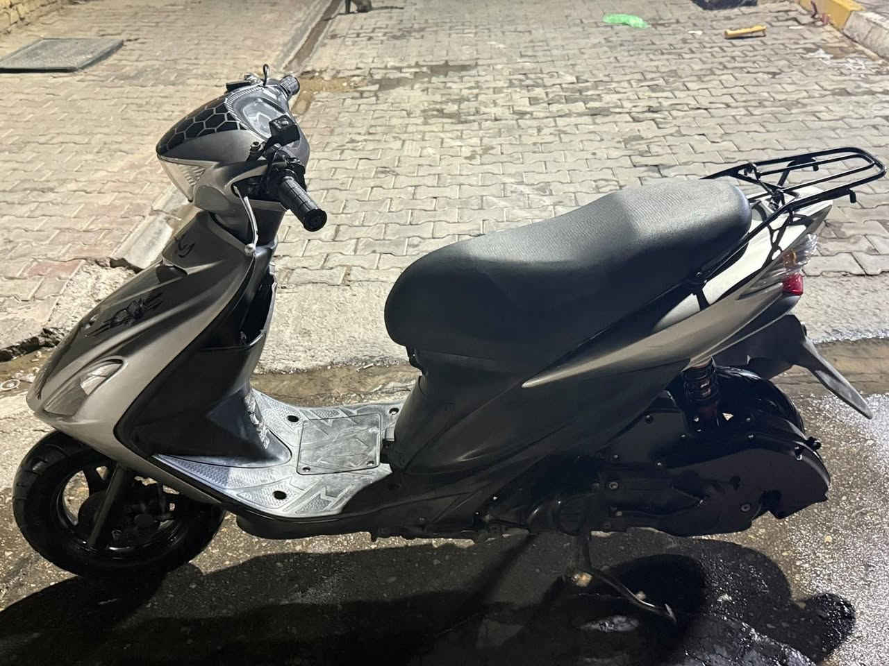السلام عليكم من رخصه الأدمن ادرس ياباني للبيع لمتدد
تفاصيل 
لايت زنون 
بك لايت رماش 
بريك خلفي 
البريك الامامي 
نوزل خير من الله 
عداد سرعه الاصلي  وكيج بانزين شغال 
المكينه خير من الله لاتنقيص لا تبخير 
حساس استان شغال 
نظام سرقه شغال 

للاستفسار اتصال 
***********
