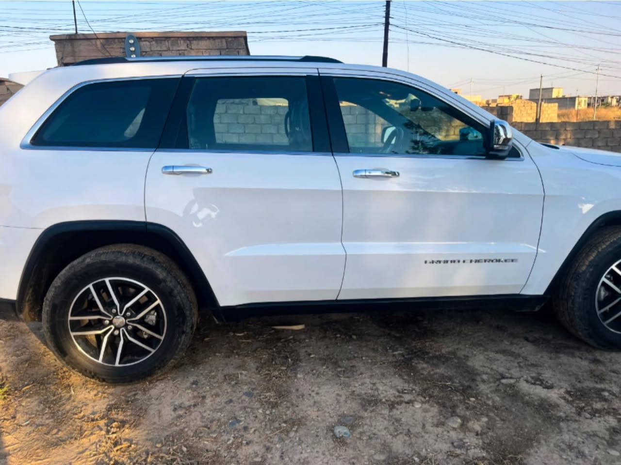 ‏Jeep Grand Cherokee-2016
‏
‏جيب گراند شيروكي لمتد 2016 مواصفات فول الفول
‏
‏ستة سلندر 3.6
‏
‏
‏فول مواصفات
‏
‏
‏ویل 16
‏
‏واضافه تعالايه الدبلات
‏
‏شاشة جبيرة
‏
‏جنطة كهرباء
‏
‏
‏شفتات ستيرن
‏
‏دكمة سبورت
‏
‏هيتر مري
‏
‏مراية جانبية قلاب
‏
‏مرايه عاكسة للضوء الجانبي والوسط
‏
‏حساس خلفي
‏
تدفئة ستيرن
‏
‏كشنات كهرباء
‏
‏کشن جلد اسود
‏
‏تدفئه  الكشنات
‏
‏لايت لد وزنون
‏
‏بروجكتر زنون بلادي
‏
‏تشغيل عن بعد
‏
‏سستم صوت 11 سماعه
‏
‏وفتح سقف  
‏
‏وماوس تحكم وضعيات القياده
‏
‏السياره ماشيه 140ألف
‏
‏وسياره كلين بدون ضرر
‏
‏السياره وارد خليجي 
‏
سيارة حلوه وكلشي منقصها 
‏
‏رقم السياره دهوك ومسجله بئسمي
السعر213$ سيارة مال بيت مكلف بنشر رقم الهاتف‏ ***********
