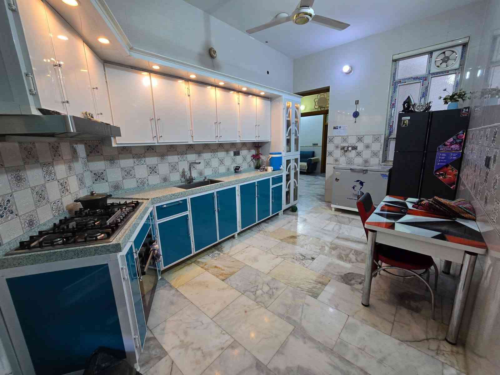🏡 دار للبيع – طابو ملك صرف
📐 المساحة: 150 م²
💰 مطلوب: 35 إِسكان
📍 الموقع: العسكري – خلف محلات تقي
🏠 بناء حديث درجة أولى أرضية مرمر – طابقين 
🔹 الطابق الأول:
• غرفة نوم
• صالة
• استقبال
• مطبخ
• مجمع صحيات داخلي وخارجي
• طارمة
• حديقة صغيرة
🔹 الطابق الثاني:
• غرفة نوم
• صالة
• مجمع صحيات
📞 للاستفسار:
مراجعة مكتب عالم العقار في الجمعية مقابل الإطفاء
أو الاتصال:
📱 ***********
📱 ***********
#عندك_عقار_للبيع_فقط_راسلنا_اواتصل_وات_ساب
