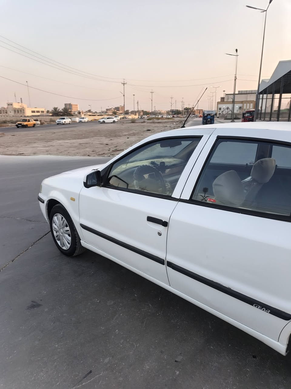 السلام عليكم.. 
سمند ناطقة سياره دجديده كير ومكينه مكفولات كفاله كفاله 
1-منضومة تبريد جديده كبريسر وصوداته وكل تفرعاته جديه تبريد ثلج ❄❄ التبريد مكفول........ 2-الكير فرنسي جديد يعني جديد الكير مكفول كفاله لأن جديد 3-مكينه لا تنقيص ولا تبخير مكفولاه كفاله مكفوله جديده  .... 4الكهربايات كله شغاله وجديده
5-السياره مصروف عليه هواي الله شاهد.. باتري جديد.. جويتر والحساسات كلهن بدله جدد . .. سنتر لوك شغال  .. منضومة تبريد المكيه كله جديد امبدلهن حماوه ماكو ربع . .. تخم تاير جديد.. 
والله مصروف عليه هواي حتى القوايش امبدله ستوني.... جبن المكينه والكير سيت كامل مدبدلله   السياره كلشي معايزه والله 
. دوشمت كشنات ستوني مدوشمه... أرضيات جددد..كاعيه جديده
التنته لايلون حراري غرفته نضيفه كلش نضيفه السياره شوف العين وترايك وين متريد شرط.........السياره مال جناي ونضيفه
... أرقام دولي.. سنويه جديه... الهزه جديده.. تحويل مباشر.. غرامات مصفره..... السياره كير ومكينه والكهربائية والتبريد كفاله يعني كفاله اني اكفلهن الك......... السياره بيه جاملغ أمامي جهت السايق مبدل فقط بدون داخل أثر طعجه بسيطه.......... ولجملغ  جهت العبري بي بارد قليل كلش.... والباب الوره بيه طعجه صغيرة على حطته مبينه بل صوره...... وباقي السياره كفاله..... مخلفه فوبيون قماره وبنيد وجنطه للجماليه فقط مابيه قطرت جراد مابيه كلشي 
العنوان: كوت مركز المدينه .رقم ***********..السعر 39وبيه مجال
