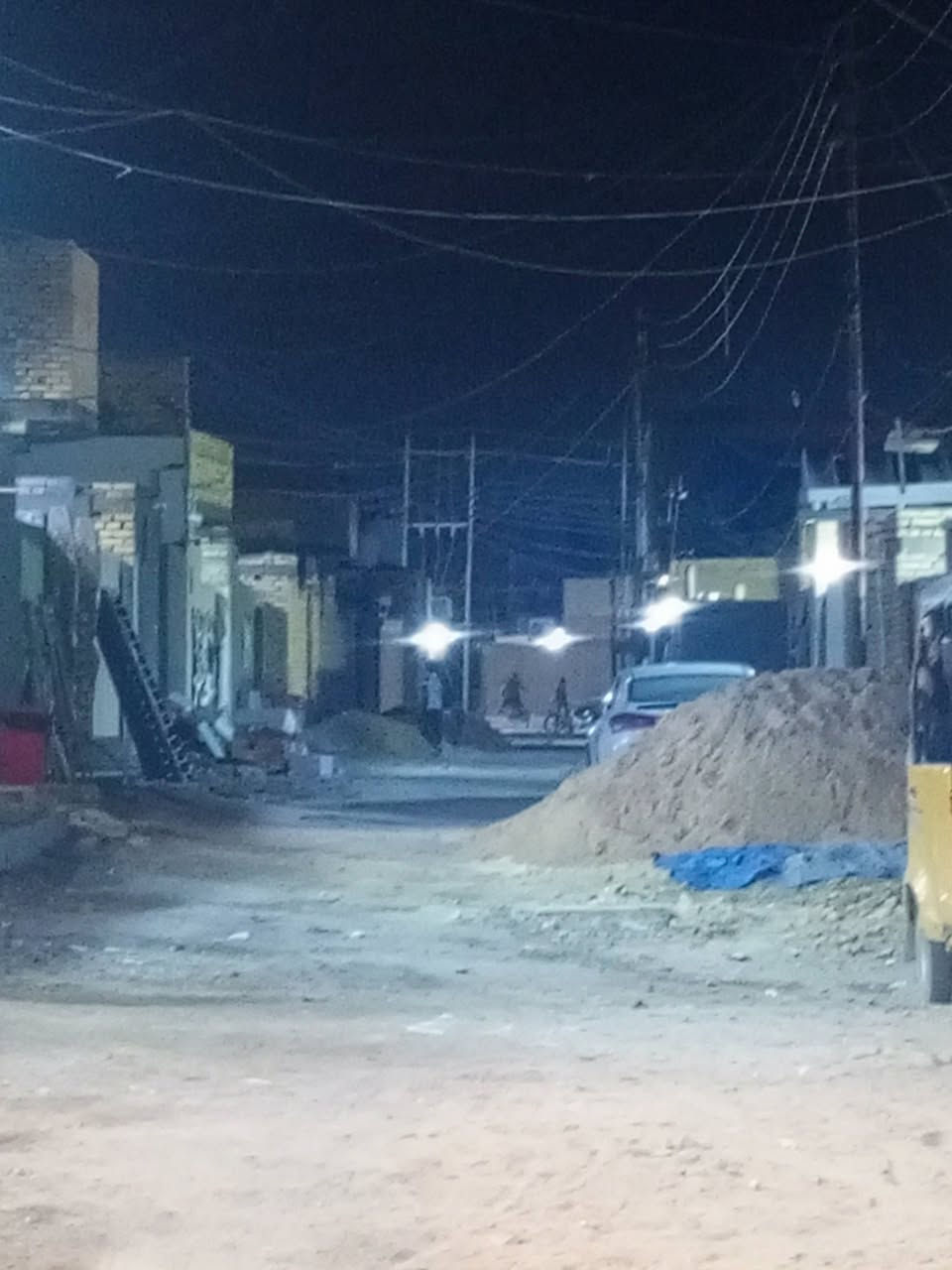 سلام عليكم بيت زراعي طابقين بزديناويه مساحته البيت 100 متر وجها ست وربع ونزال 16 بناء طابوك صب كونكريت صطح اشتايكر بناء 2025 طابق اول غرفه وصاله واستقبال ومطبخ وحمام داخلي ومنور طابق ثاني 3غرف وصال وحمام عنوان البيت ازديناويه مقابيل مدرسة صفي الدين رابع فرع عن مجمع عمار يبعد عن شارع تبليط 50متر 
استفسار مراسلت الصفحه او اتصل على رقم ***********
