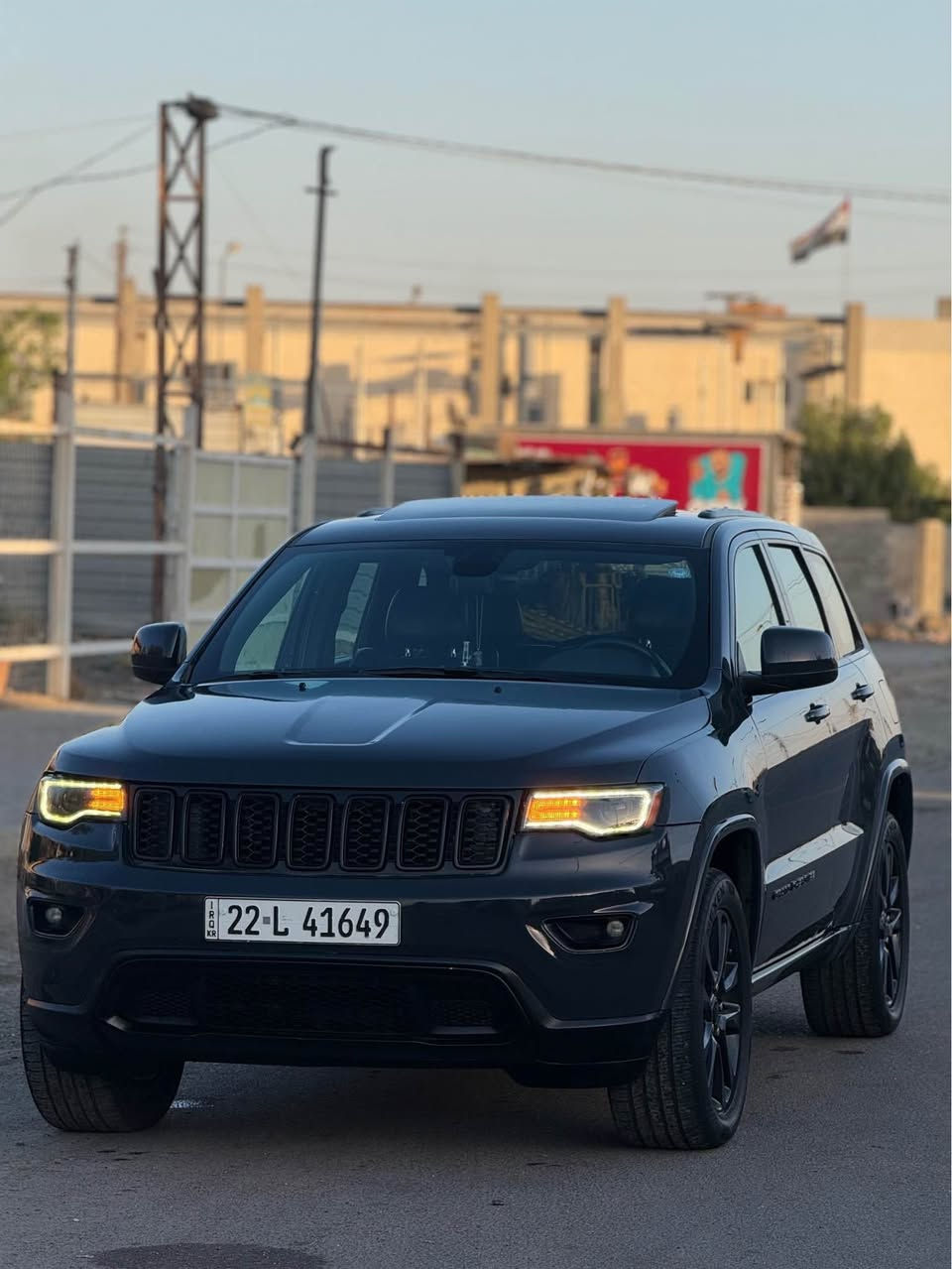 السلام عليكم 
للبيع Jeep كراند شيروكي  2018
فئه اترايل هوك
لمتدد فول 1/1

المحرك 3.6 / 6 اسلندر 
رقم اربيل بأسمي تحويل مباشر 
السيارة بلاك توب 
رادار خلفي 
حساسات
فتحه سقف
دخول ذكي
قطعتين تبريد 
شاشه كبير كار بلي 
كشنات جلد كنتاره 
وبعد هواي اكو موصفات 
سياره نضيفه جداً 
حادث السياره 4 قطع صبغ بدون دواخل وايرباك
ممشه السياره 105km
السياره حاهزة مابيها نقص 
السعر 183ورقه وبيها مجال بسيط لشراي
عنوان بغداد حي العدل 
رقم الهاتف *********** بغداد, العراق
